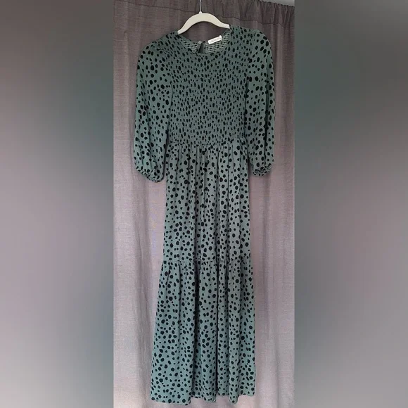 roolee dress Lindsay Brooke x S (4-6) this dress is designed with cuffed sleeves Roolee Floral Midi Dress Women